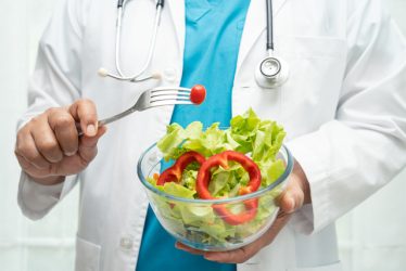 تغذیه و رژیم غذایی دیابتی‌ها | بهترین برنامه غذایی برای کنترل قند خون